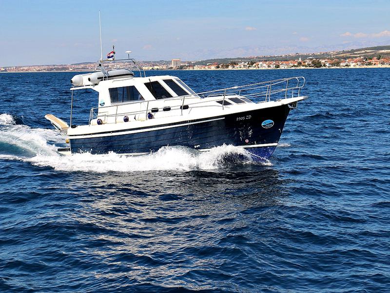 Book yachts online - motorboat - ADRIA 1002V  BT (12) - LAVSA - rent