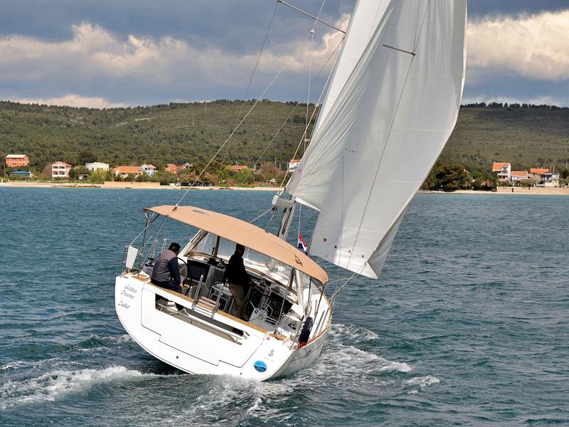 Book yachts online - sailboat - OCEANIS 45 BT - GOLDEN DREAMS - rent