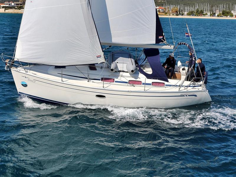 Book yachts online - sailboat - BAVARIA 33 C - NADA - rent