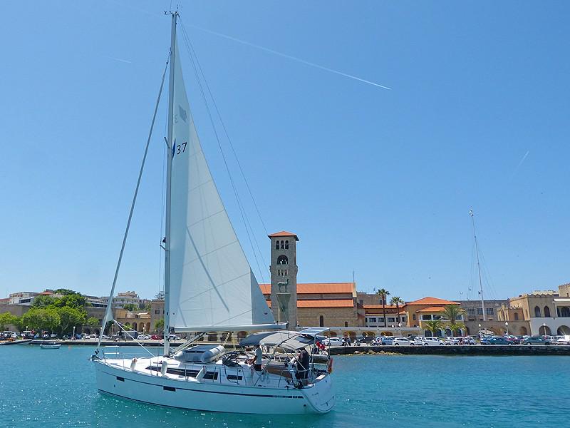 Book yachts online - sailboat - Bavaria 37 Cruiser - Nenemia - rent
