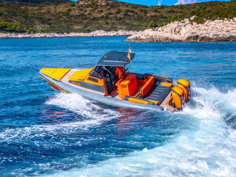 Book yachts online - motorboat - Veli 10 - THUNDER only SKIPPERED - rent