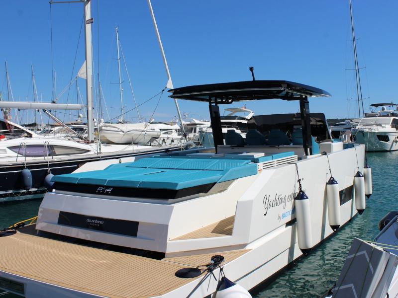 Book yachts online - motorboat - De Antonio D42 Open - ERAGON - rent