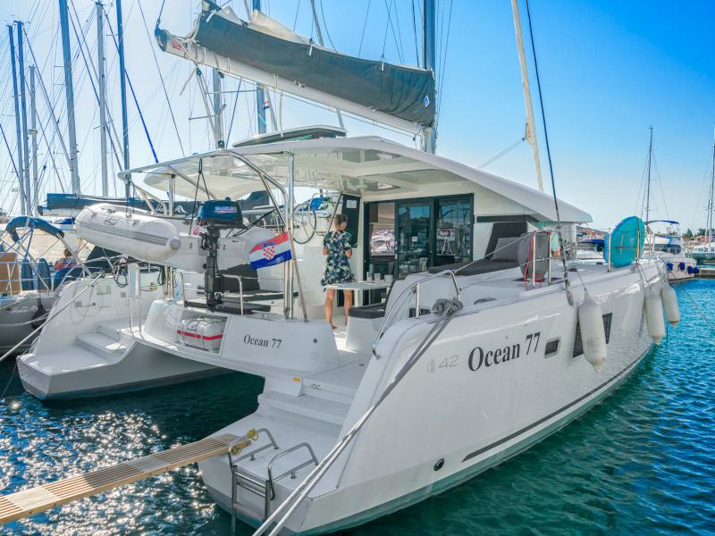 Book yachts online - catamaran - Lagoon 42 - Ocean 77 - rent