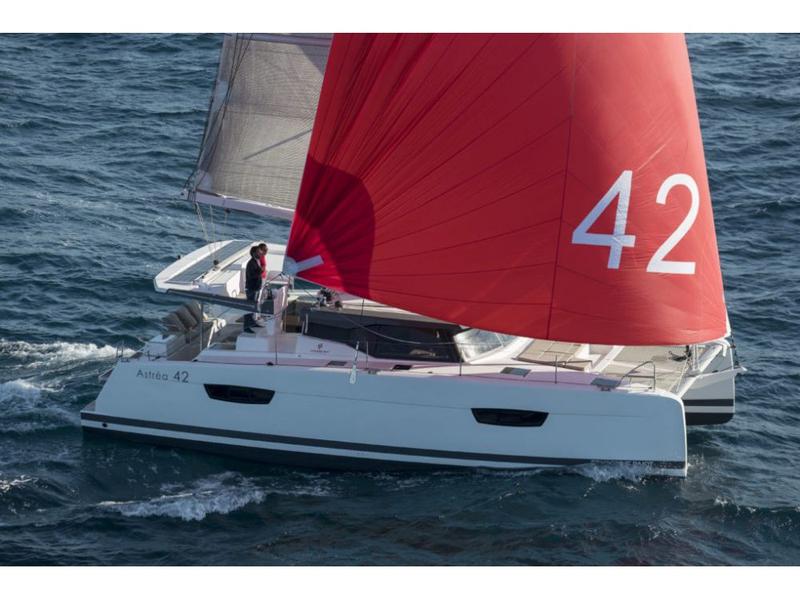 Book yachts online - catamaran - Astréa 42 - Serene Blue - rent