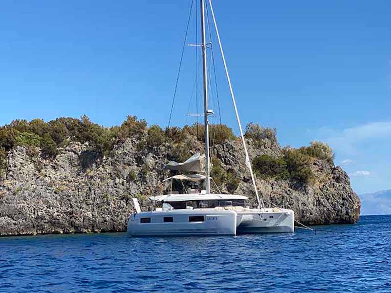 Book yachts online - catamaran - Lagoon 46 - Franci - rent