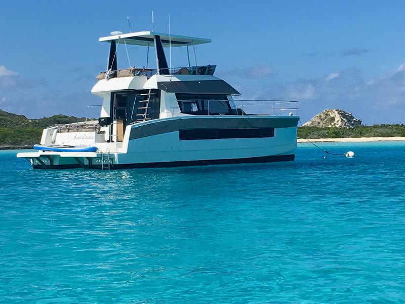 Book yachts online - powercatamaran - MY 37 - Sweet Caroline - rent