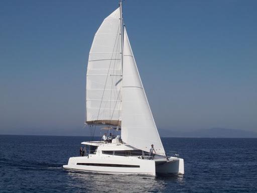 Book yachts online - catamaran - Bali 4.2 - Zephyr - rent