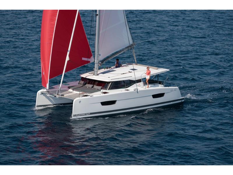 Book yachts online - catamaran - Isla 40 - SAILOR VENUS  - rent