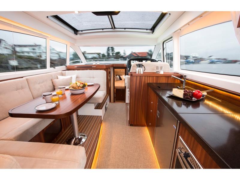 Book yachts online - motorboat - Nimbus 405 Coupé - NN - rent