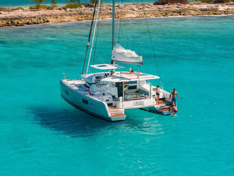 Book yachts online - catamaran - Lagoon 42 - Queen Annezia - rent