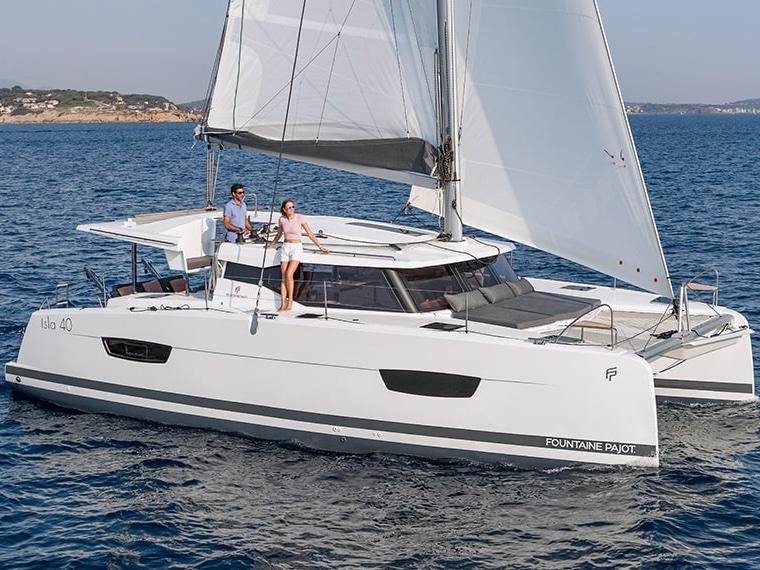 Book yachts online - catamaran - Isla 40 - BLUE SERENITY (Air-conditition, gas barbeque) - rent
