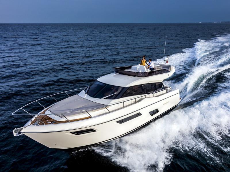 Book yachts online - motorboat - Ferretti 450 - Betty - rent