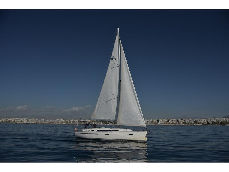 Book yachts online - sailboat - Bavaria 41 Cruiser - BAVARIA 41 CRUISER (2014) - ATH - rent