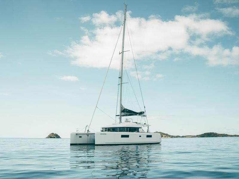 Book yachts online - catamaran - Lagoon 52F - AKANA - rent