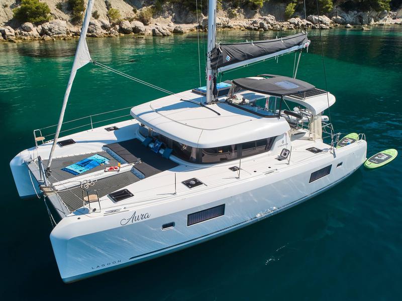 Book yachts online - catamaran - Lagoon 42 - AURA Luxury Crewed [AC saloon+cabins, Icemaker, Sea Scooter, Dinghy 20 HP] - rent
