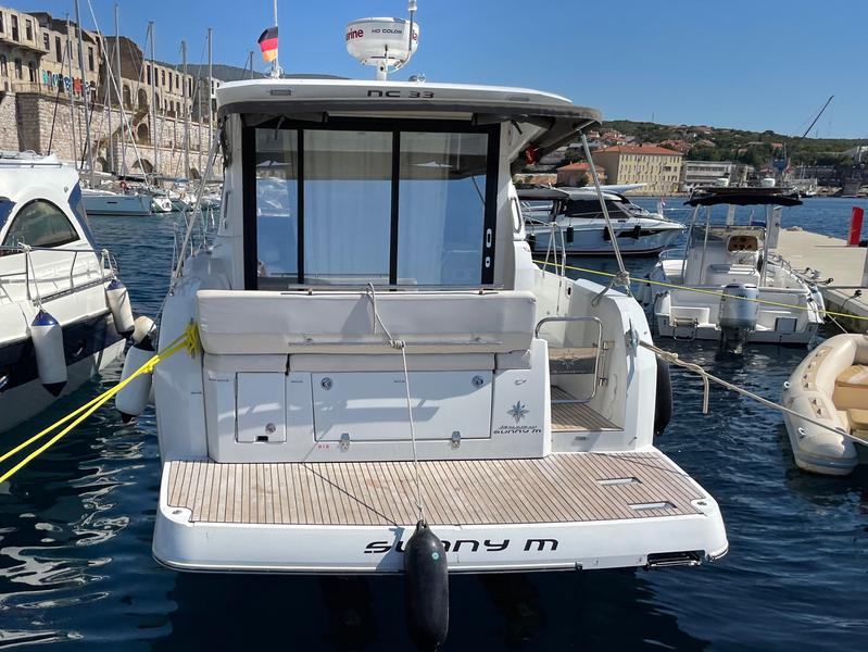 Book yachts online - motorboat - Jeanneau NC 33 - Sunny M - rent