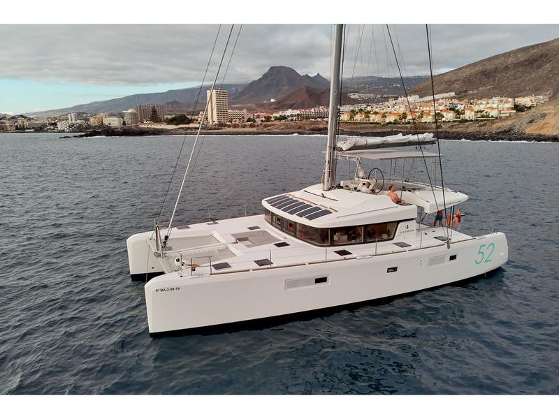 Book yachts online - catamaran - Lagoon 52F - Neptuno Martinique - rent