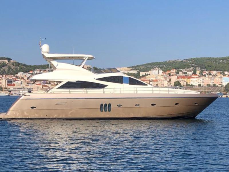 Book yachts online - motorboat - Abacus 70 - Malibu - rent