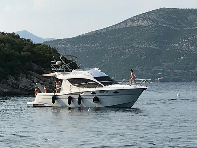 Book yachts online - motorboat - Sessa Dorado 32/36 - Norah - rent