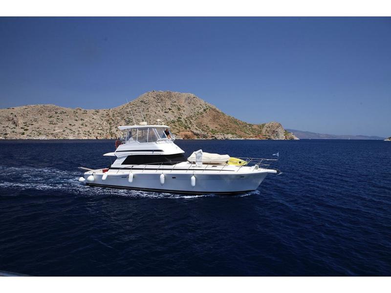 Book yachts online - motorboat - Riviera 48 Flybridge - MARINA - rent
