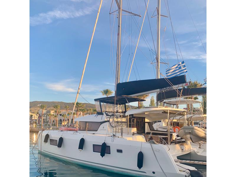 Book yachts online - catamaran - Lagoon 42 - Blade - rent