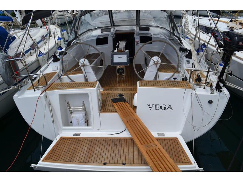 Book yachts online - sailboat - Hanse 415 - Vega - rent