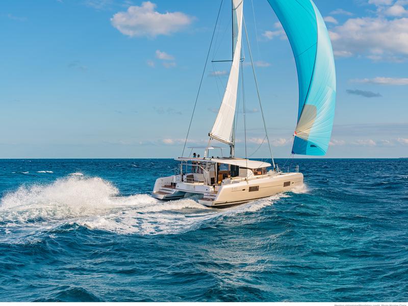 Book yachts online - catamaran - Lagoon 42 - Fujin - rent