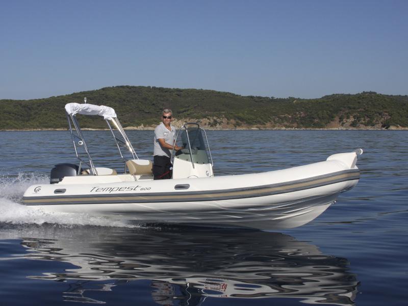 Book yachts online - motorboat - Tempest 600 - CAPELLI (TEMPEST 600+ HONDA 135) - rent