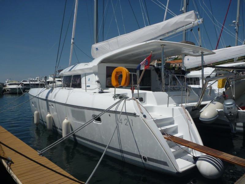 Book yachts online - catamaran - Lagoon 421 (4+1 cab.) - Allegria - rent