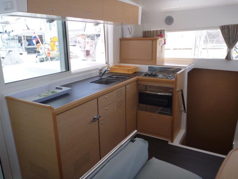Book yachts online - catamaran - Lagoon 421 (4+1 cab.) - Allegria - rent