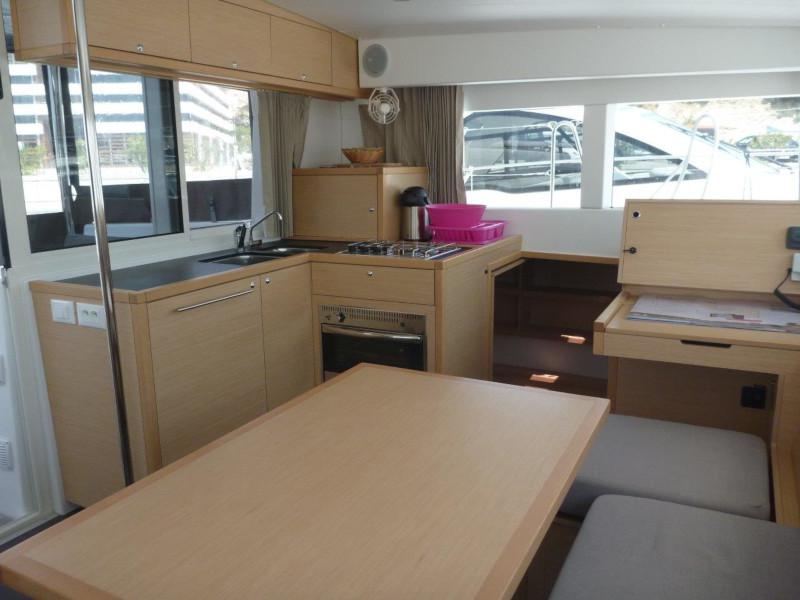 Book yachts online - catamaran - Lagoon 40 (3+2 cab.) - Family - rent