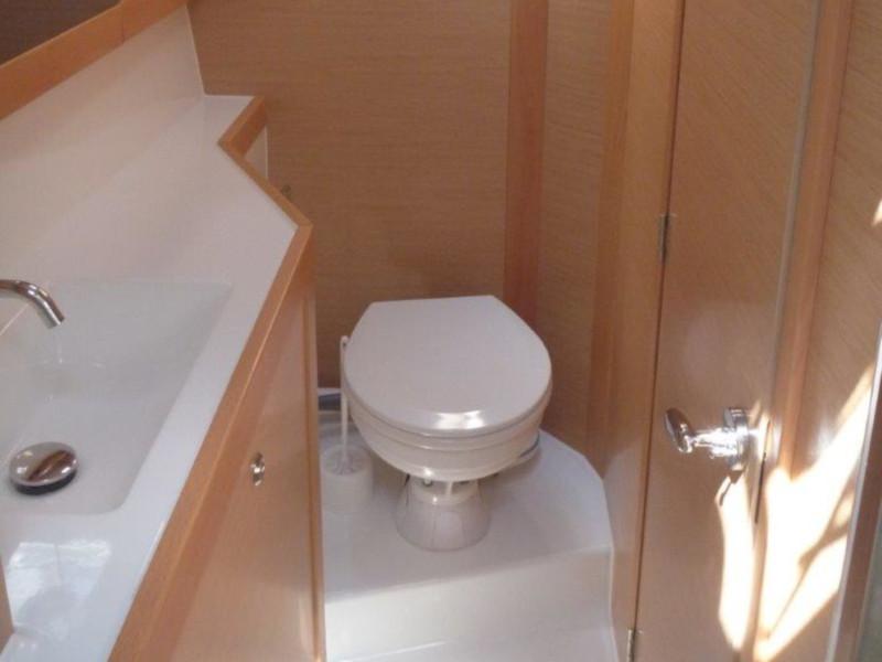 Book yachts online - catamaran - Lagoon 40 (3+2 cab.) - Family - rent