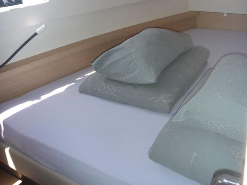 Book yachts online - powercatamaran - MY 37- 4. cab. - MareTortuga - rent