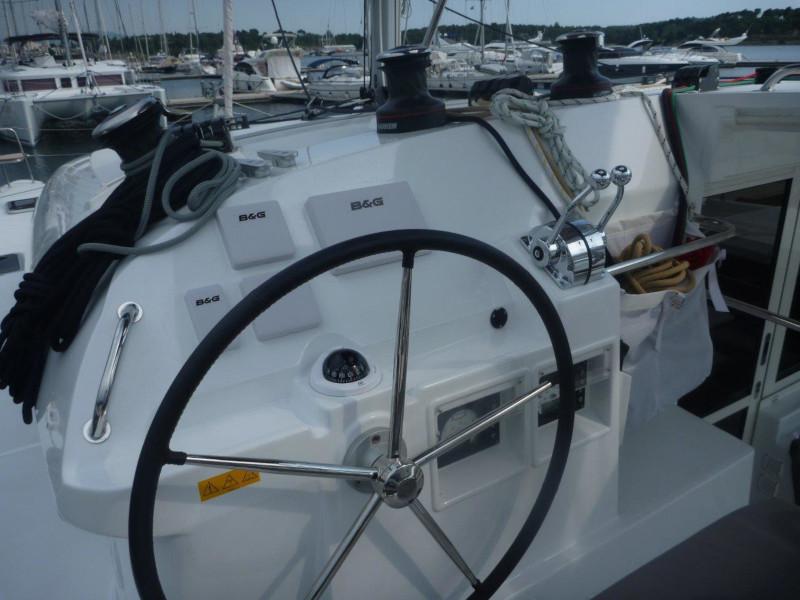 Book yachts online - catamaran - Lagoon 400 S2 (4+2 cab.) - Secret of Life - rent