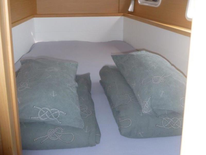 Book yachts online - catamaran - Lagoon 400 S2 (4+2 cab.) - Secret of Life - rent