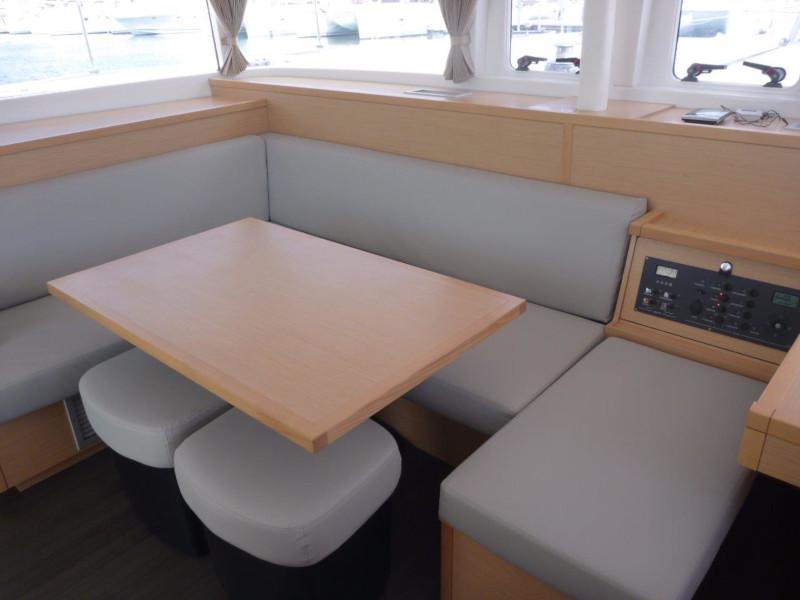 Book yachts online - catamaran - Lagoon 400 S2- 3 cab. - My Dream - rent