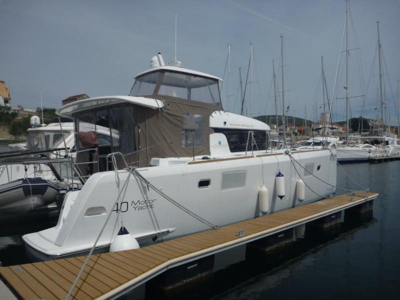 Book yachts online - catamaran - Lagoon 40 (4+2 cab.) - 4 YOU - rent