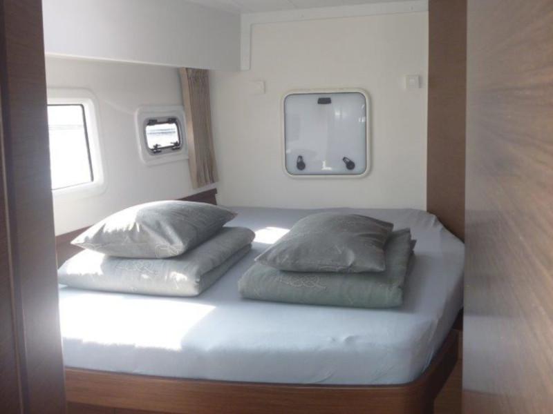 Book yachts online - catamaran - Lagoon 42 (3+2 cab.) - Skyfall - rent