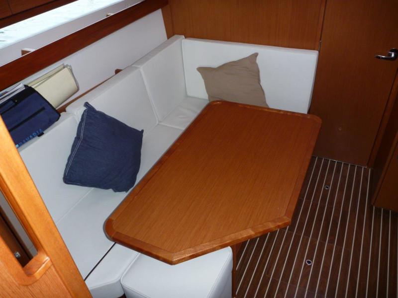 Book yachts online - motorboat - Bavaria 35 Sport - Topless - rent