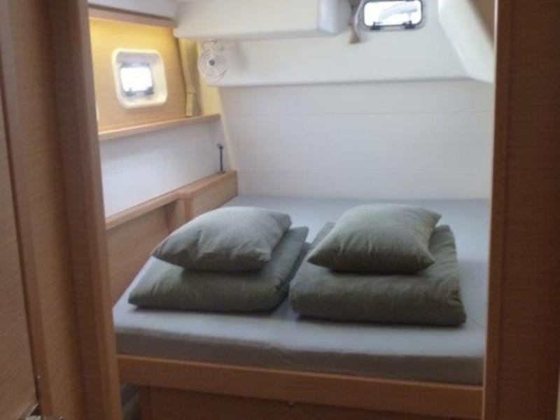 Book yachts online - catamaran - Lagoon 450  Flybridge (4+2 cab.) - Julius Casar III - rent