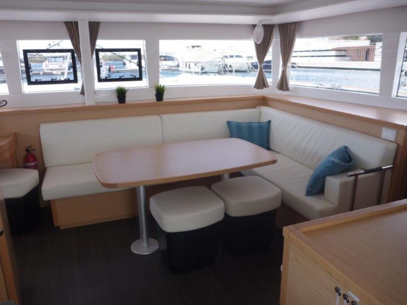 Book yachts online - catamaran - Lagoon 450  Flybridge (4+2 cab.) - Julius Casar III - rent