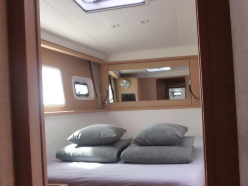 Book yachts online - catamaran - Lagoon 450  Flybridge (4+2 cab.) - Julius Casar III - rent