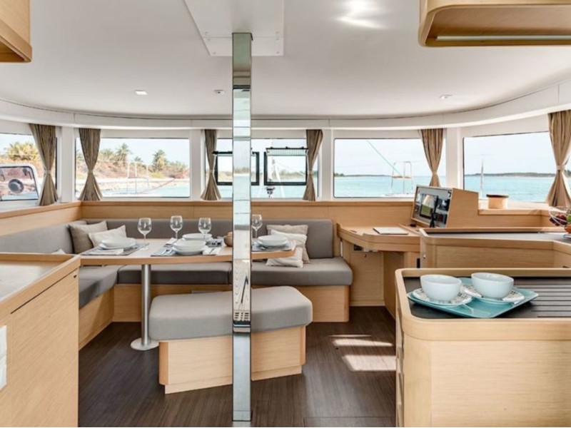Book yachts online - catamaran - Lagoon 42 (4+2 cab) - Flying Horst - rent