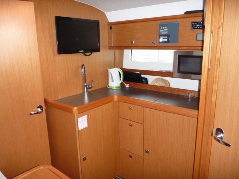 Book yachts online - motorboat - Bavaria 35 Sport HT - Lazy Day - rent