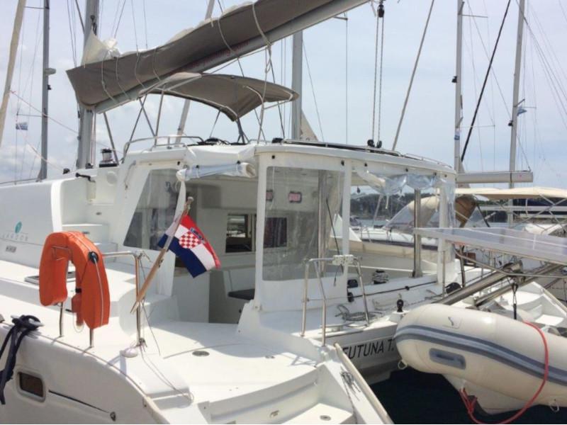 Book yachts online - catamaran - Lagoon 440 (4+2 cab.) - Futuna T - rent