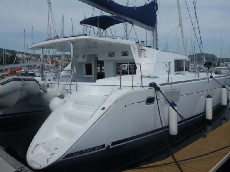 Book yachts online - catamaran - Lagoon 440 (4+2 cab.) - Futuna T - rent