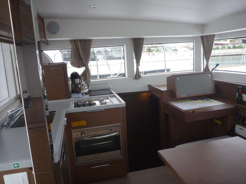 Book yachts online - catamaran - Lagoon 40 (4+2 cab.) - Mare Negroni - rent