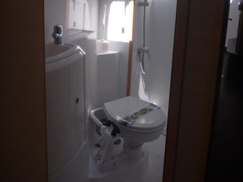 Book yachts online - catamaran - Lagoon 421 (4+1 cab.) - 4 ME - rent