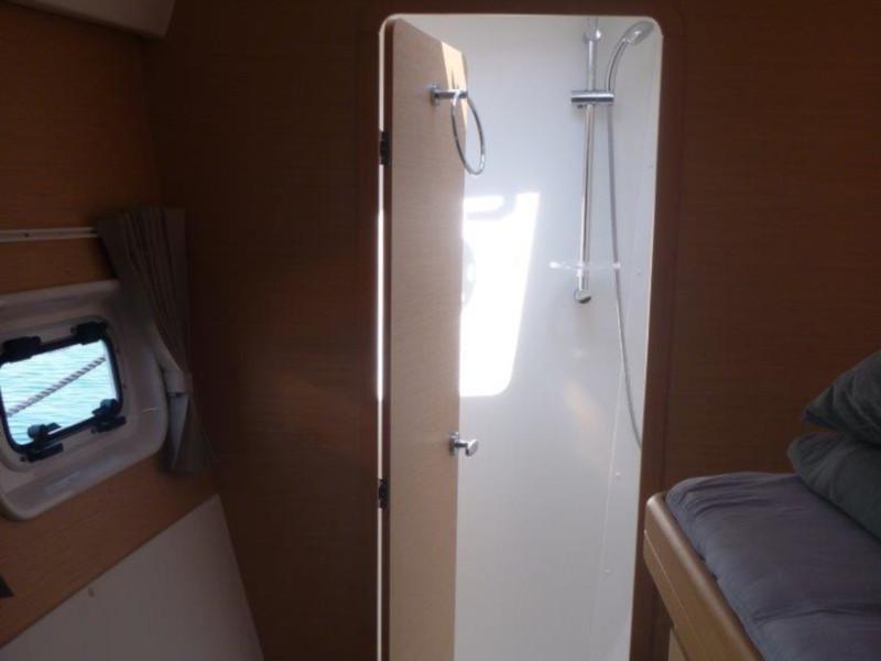 Book yachts online - catamaran - Lagoon 421 (4+1 cab.) - 4 ME - rent