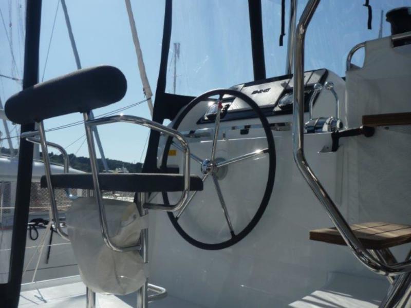 Book yachts online - catamaran - Lagoon 42 (4+2 cab) - Maximus - rent